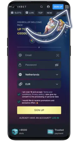 Mobiele homepage van de officiële site geopend in Chrome, met zichtbare header en logo ter controle.